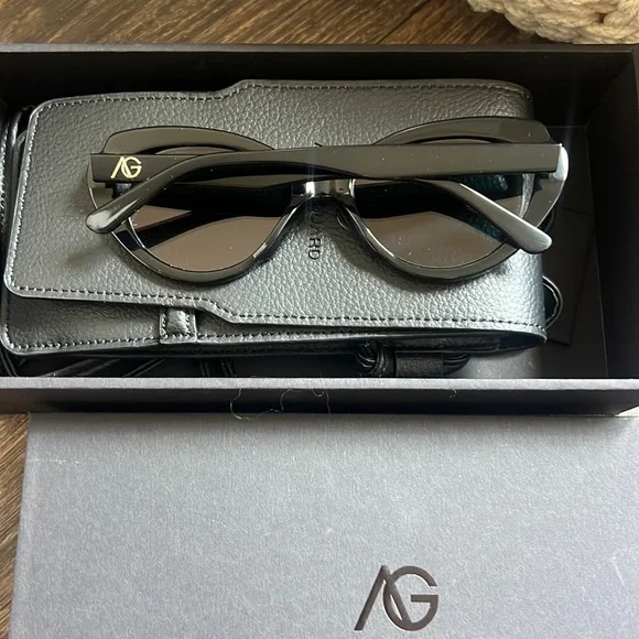 THE MONTMARTRE CATEYE SUNGLASSES